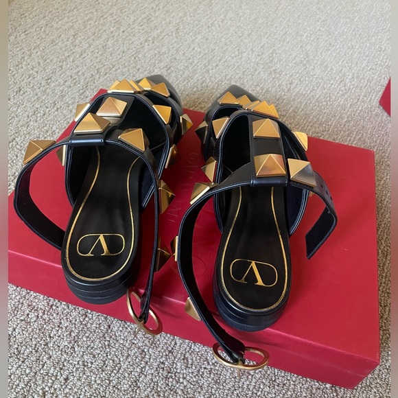 Valentino Garavani Roman Stud leather point-toe flats - Picture 2 of 9